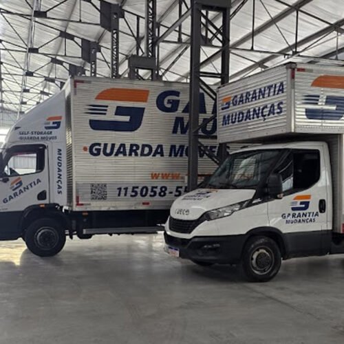 caminhoes mudança galpão